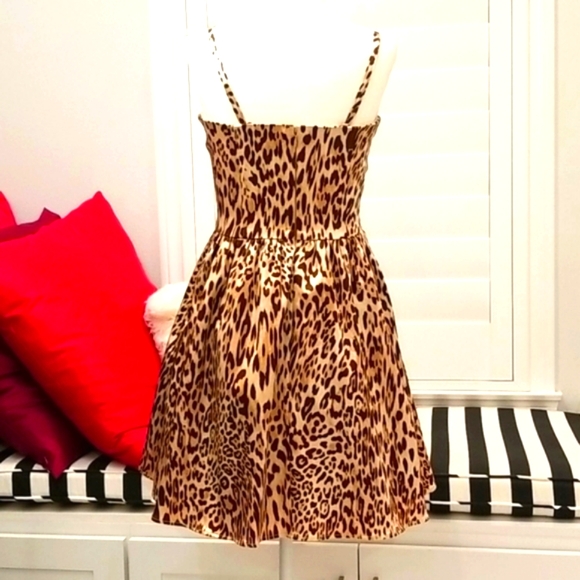 Beautiful structured dress - Picture 4 of 8